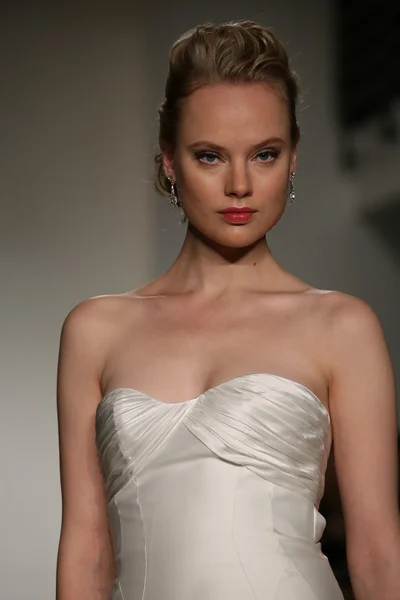 Anne Barge Automne 2015 Mariage Collection Show — Photo