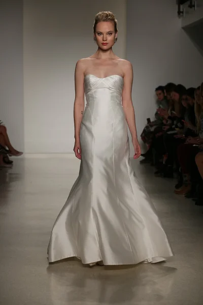 Anne Barge Fall 2015 Bridal Collection Show — Stock Photo, Image