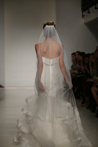 Anne Barge Automne 2015 Mariage Collection Show — Photo