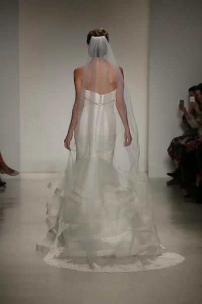 Anne Barge Musim Gugur 2015 Bridal Collection Show — Stok Foto