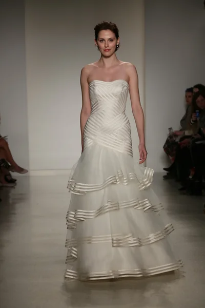 Anne Barge Fall 2015 Bridal Collection Show — Stock Photo, Image