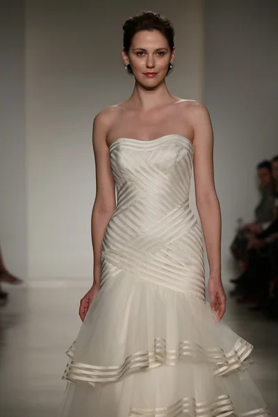 Anne Barge Fall 2015 Bridal Collection Show — Stock Photo, Image