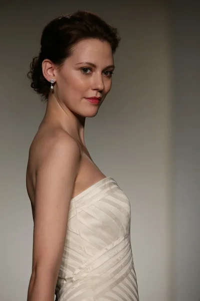 Anne Barge Fall 2015 Bridal Collection Show — Stock Photo, Image