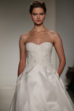 Anne Barge Güz 2015 Gelin Koleksiyonu göster