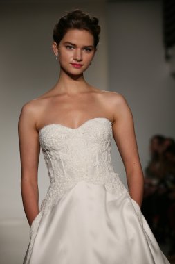 Anne Barge Güz 2015 Gelin Koleksiyonu göster