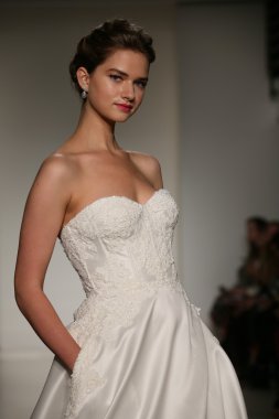 Anne Barge Güz 2015 Gelin Koleksiyonu göster