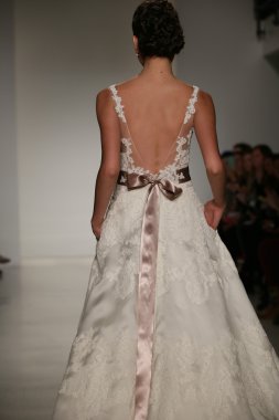 Anne Barge Güz 2015 Gelin Koleksiyonu göster