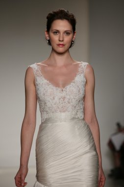 Anne Barge Güz 2015 Gelin Koleksiyonu göster