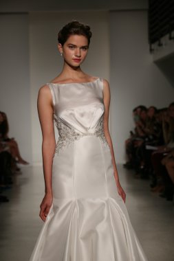 Anne Barge Güz 2015 Gelin Koleksiyonu göster