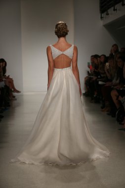 Anne Barge Güz 2015 Gelin Koleksiyonu göster