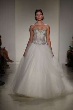 Anne Barge Güz 2015 Gelin Koleksiyonu göster