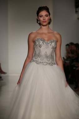 Anne Barge Güz 2015 Gelin Koleksiyonu göster