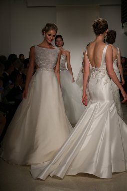 Anne Barge Güz 2015 Gelin Koleksiyonu göster