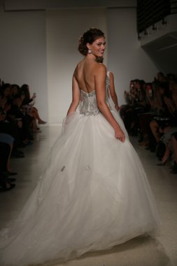 Anne Barge Güz 2015 Gelin Koleksiyonu göster