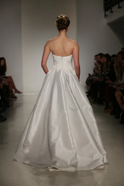 Anne Barge Fall 2015 Bridal Collection Show — Stock Photo, Image