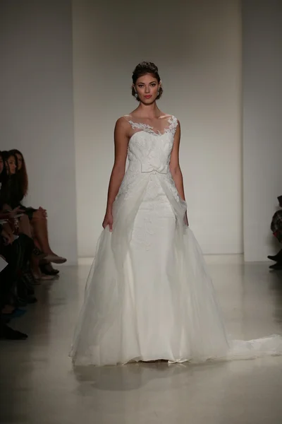 Anne Barge Fall 2015 Bridal Collection Show — Stock Photo, Image