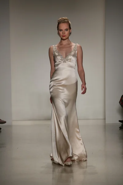 Anne Barge Fall 2015 Bridal Collection Show — Stock Photo, Image