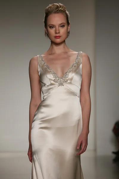 Anne Barge Automne 2015 Mariage Collection Show — Photo