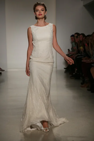 Anne Barge Fall 2015 Bridal Collection Show — Stock Photo, Image