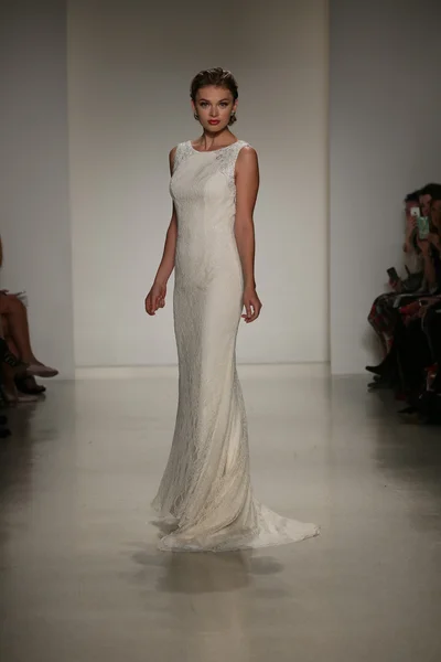 Anne Barge Fall 2015 Bridal Collection Show — Stock Photo, Image