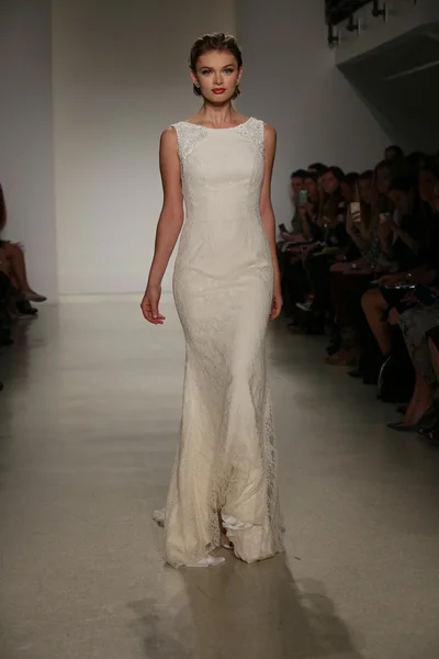 Anne Barge Fall 2015 Bridal Collection Show — Stock Photo, Image