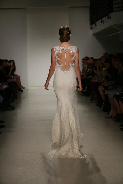 Anne Barge Fall 2015 Bridal Collection Show — Stock Photo, Image