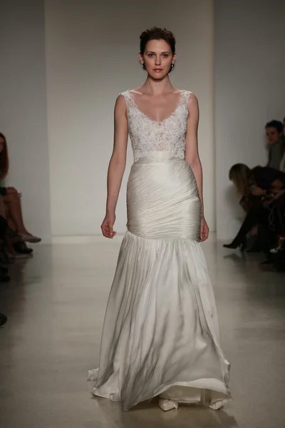 Anne Barge Fall 2015 Bridal Collection Show — Stock Photo, Image