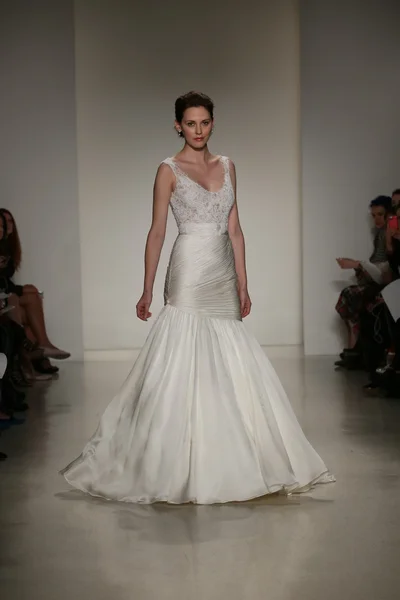 Anne Barge Automne 2015 Mariage Collection Show — Photo