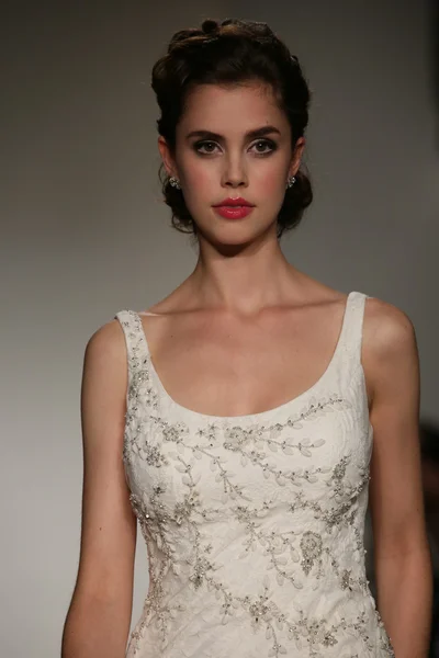 Anne Barge Fall 2015 Bridal Collection Show — Stock Photo, Image