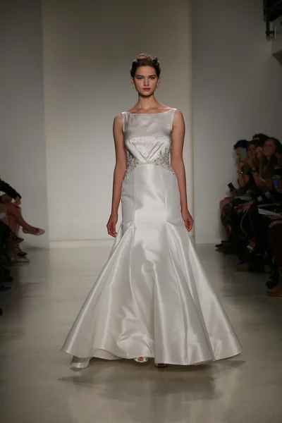 Anne Barge Fall 2015 Bridal Collection Show — Stock Photo, Image