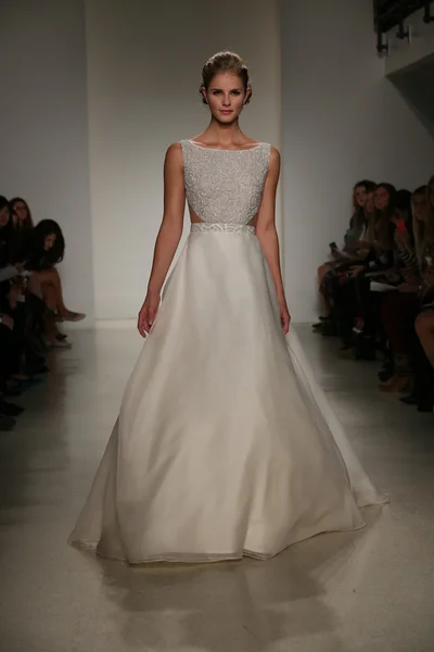 Anne Barge Fall 2015 Bridal Collection Show — Stock Photo, Image