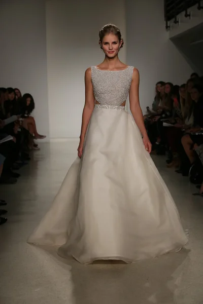 Anne Barge Fall 2015 Bridal Collection Show — Stock Photo, Image