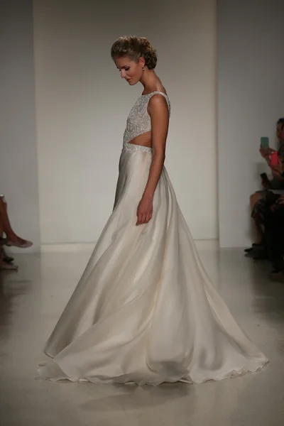 Anne Barge Fall 2015 Bridal Collection Show — Stock Photo, Image