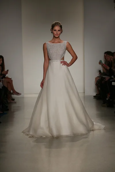 Anne Barge Fall 2015 Bridal Collection Show — Stock Photo, Image