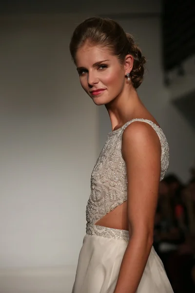 Anne Barge Automne 2015 Mariage Collection Show — Photo