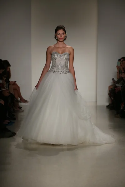 Anne Barge Automne 2015 Mariage Collection Show — Photo