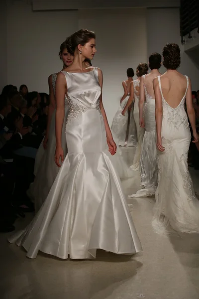 Anne Barge Automne 2015 Mariage Collection Show — Photo