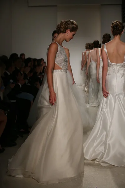 Anne Barge Fall 2015 Bridal Collection Show — Stock Photo, Image