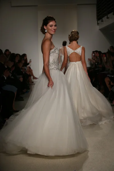 Anne Barge Automne 2015 Mariage Collection Show — Photo