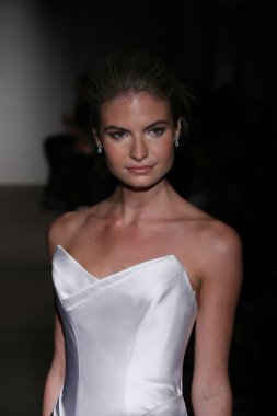 Anna Maier, Ulla Maija Couture sonbahar 2014 gelinlik koleksiyonu gösteri