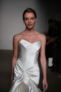 Anna Maier, Ulla Maija Couture sonbahar 2014 gelinlik koleksiyonu gösteri