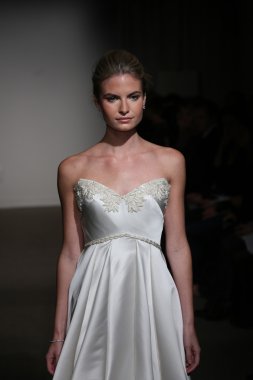 Anna Maier, Ulla Maija Couture sonbahar 2014 gelinlik koleksiyonu gösteri