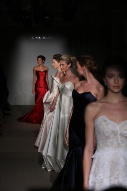 Anna Maier, Ulla Maija Couture sonbahar 2014 gelinlik koleksiyonu gösteri