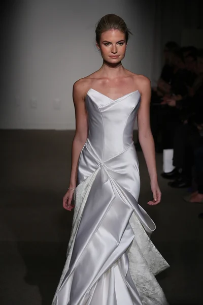 Anna Maier, Ulla-Maija Couture Fall 2014 Bridal collection show — Stock Photo, Image