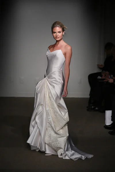 Anna Maier, Ulla-Maija Couture Fall 2014 Bridal collection show — Stock Photo, Image