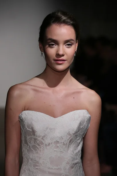 Anna Maier, Ulla-Maija Couture Fall 2014 Bridal collection show — Stock Photo, Image