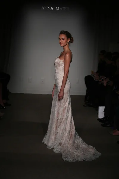 Anna Maier, Ulla-Maija Couture Fall 2014 Bridal collection show — Stock Photo, Image