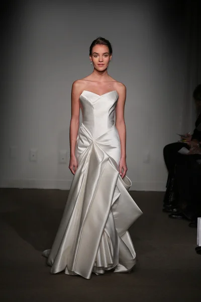 Anna Maier, Ulla-Maija Couture Fall 2014 Bridal collection show — Stock Photo, Image