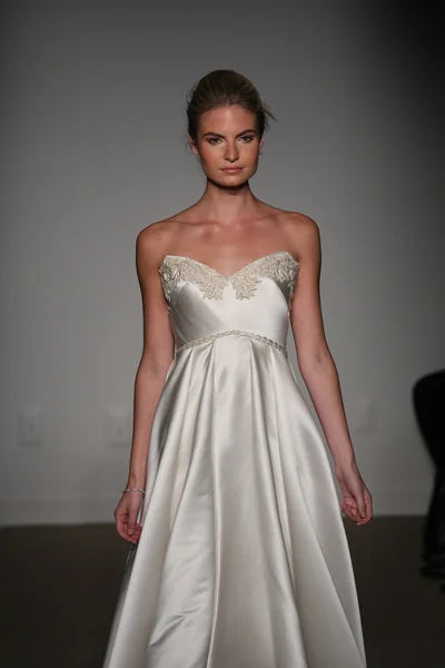 Anna Maier, Ulla-Maija Couture herfst 2014 Bridal collection Toon — Stockfoto