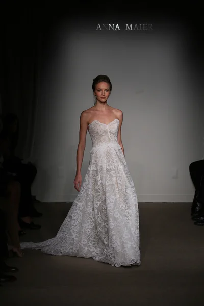 Anna Maier, Ulla-Maija Couture Fall 2014 Bridal collection show — Stock Photo, Image